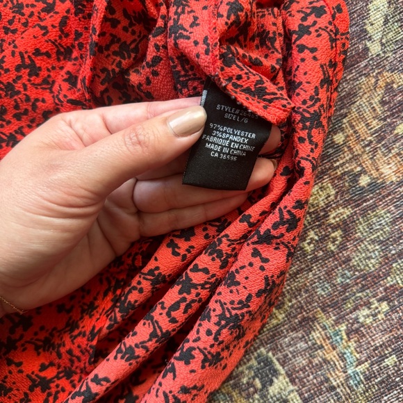 Black and Red V-Neck Puff Sleeve Blouse - Picture 5 of 6